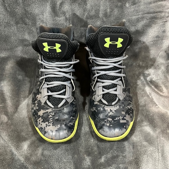 Under Armour Charged Lightning 3 Graphite Black #1269277-040 Mens Sz 10 GUC - Picture 1 of 6